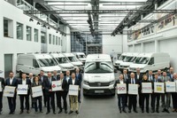 VW初の量産商用EV、最初の顧客に引き渡し…Eクラフター 画像