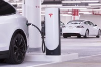 テスラの急速充電スーパーチャージャーに利用制限…タクシーやライドシェアが対象 画像