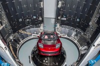 赤い車を赤い惑星に…テスラの宇宙ロケット、EVスポーツカーを載せ火星へ 画像