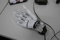 NEDO、産学官連携で新構造のロボットハンドを開発…人間の手と指の動きを再現 画像