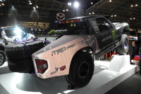 トーヨータイヤ、オフロードの雄2人が運転した怪物マシンで圧倒的な存在感…東京オートサロン2018 画像