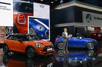 MINIハッチ&コンバチ 改良新型、最新コネクト搭載…デトロイトモーターショー2018で発表 画像