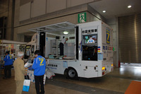 危機管理展07…地震実験車のデモに来場者が注目 画像
