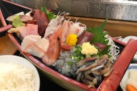 圧巻!! 大漁やまちゃんの一番人気「船盛り定食・上」　焼津港 画像