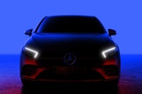 メルセデスベンツ Aクラス 新型、ティザーイメージを公表 車両の発表は2月2日 画像
