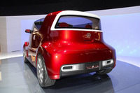 【東京モーターショー07】日産 R.D/B.X、丸と箱との融合 画像
