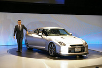 【東京モーターショー07】日産ゴーン社長、GT-R は情熱の証 画像