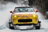 スキー板+クローラ、日産 フェアレディZ が雪上車に変身…シカゴモーターショー2018 画像