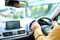 【岩貞るみこの人道車医】スマホ時代に取り残された「運転席」、歩み寄りはスマホ側から 画像