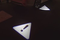 歩行者と光のアニメーションでコミュニケーションするクルマ…三菱電機が開発 画像