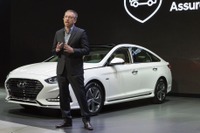 ヒュンダイ ソナタHV 改良新型を発表、カムリ、アコード、ティアナのクラス…シカゴモーターショー2018 画像