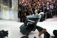 【東京モーターショー07】［動画］トヨタ渡辺社長 i-REAL で走る！ 画像
