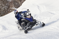 まだ間に合う「スノーモビル」…自転車よりも簡単?バイクともスキーとも違う新感覚 画像