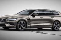 ボルボ V60 新型にPHV、390hpツインチャージャー…ジュネーブモーターショー2018で公開へ 画像