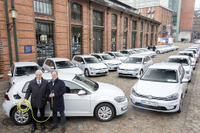 VW ゴルフ のEV、50台をハンブルク市に引き渡し…延べ150万kmをゼロエミッション走行へ 画像
