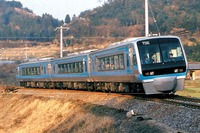 JR初の振子式車両が3月17日限りで定期運行を終了…JR四国2000系試作車 画像