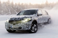 メルセデスの電動SUV『EQ C』、プロトタイプの画像公開…ジュネーブモーターショー2018で実車発表へ 画像