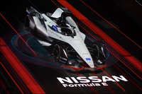 “超音速で飛ぶ電動の鳥”、日産のフォーミュラEレーサーがカラーリング公開…ジュネーブモーターショー2018 画像