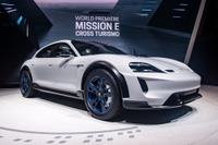 ポルシェのEVスポーツ、ミッションE からSUV派生…クロスツーリスモ をジュネーブモーターショー2018で発表 画像