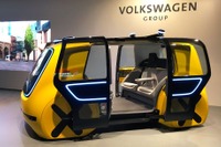 ボタンひとつでスクールバスが到着、完全自動運転のVW セドリック…ジュネーブモーターショー2018 画像