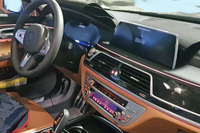 BMW 7シリーズ がSクラスに追いついた？ 新型はフルデジタル・パネル採用へ 画像