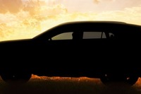 トヨタ RAV4 新型、ニューヨークモーターショー2018で発表へ…ティザーイメージ 画像