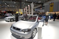 【フランクフルトから東京ショー2001へ】目がまわったオペル『シグナム2』 画像