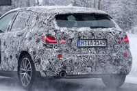 Aクラス 追撃準備完了!BMW 1シリーズ 次期型、L字テールライトも露出 画像