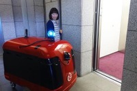 宅配ロボットがコーヒーをデリバリー、品川港南エリアで実証実験 画像
