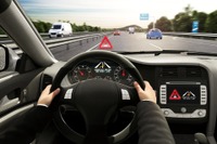 逆走車警報をリスナーのスマホに配信…クラウドベース、ボッシュが独ラジオ局と提携 画像