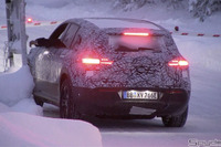 メルセデス初の電動SUV「EQC」、アイスバーンを駆ける［スクープ動画］ 画像