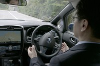 日産 プロパイロット、高速道路の複数車線で自動走行へ 1年以内に進化 画像