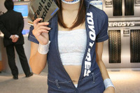 【東京モーターショー07】コンパニオン写真蔵…東洋ゴム 画像