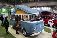 レストアしたVWレイトバスで記念撮影…インターペット2018 画像