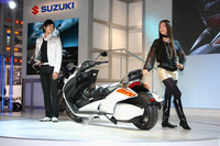 【東京モーターショー07】スズキ、フルフラット2シーター バイク 画像