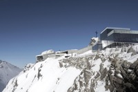 あなたも007? アルプスの山頂3050mにテーマ施設「エレメンツ」…ジャガー・ランドローバーが連携 画像