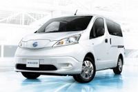 日産 e-NV200、航続距離300km実現…40kWh大容量バッテリー採用 画像