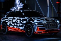 アウディ初の市販EV、e-tron のスペック発表…航続は400km以上 画像
