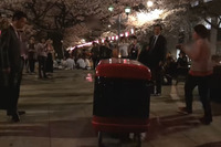 宅配ロボットが花見会場へ寿司を見事配達　ZMP［動画］ 画像