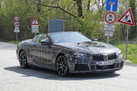 6月15日公開か…BMW 8シリーズ・カブリオレ、ルーフ全開で最終テスト? 画像