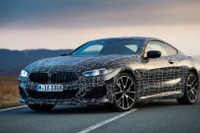 BMW 8シリーズクーペ 新型、「850i」に530hpのV8ターボ搭載が決定 画像