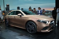 中国といえばロングの“L”、メルセデスベンツ AクラスLセダン 発表…北京モーターショー2018［詳細画像］ 画像