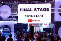 【東京モーターショー07】ダイハツブースのグランドフィナーレ---華やかに 画像