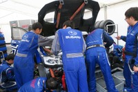 【ニュル24時間】ディーラーメカニックもSTIチームに参加、その理由は? 画像