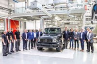 メルセデスベンツ Gクラス 新型、量産第一号車がラインオフ　ドイツで6月発売へ 画像