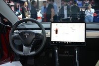 テスラ EV、スマホ画面で救援依頼が可能に…新コネクトサービス導入へ 画像