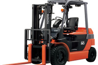 トヨタL&F、電動フォークリフトに3トン系ハイキャパシティ車を追加 画像