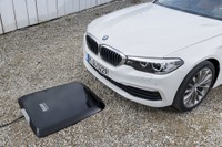 BMWがワイヤレス充電システムを開発、発売…日本にも導入予定 画像