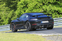 伝説の カレラGT に迫るか…ポルシェ 718ケイマンGT4、高速テストで記録更新? 画像
