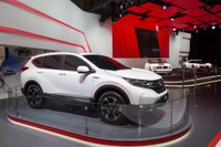 ホンダ CR-V 新型、新世代ハイブリッドとガソリン設定…欧州で販売開始へ 画像
